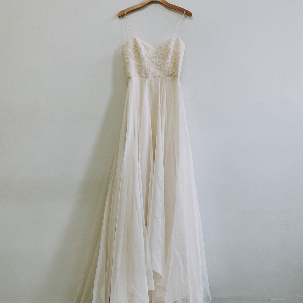 Beautiful silk ivory wedding gown sample size 6